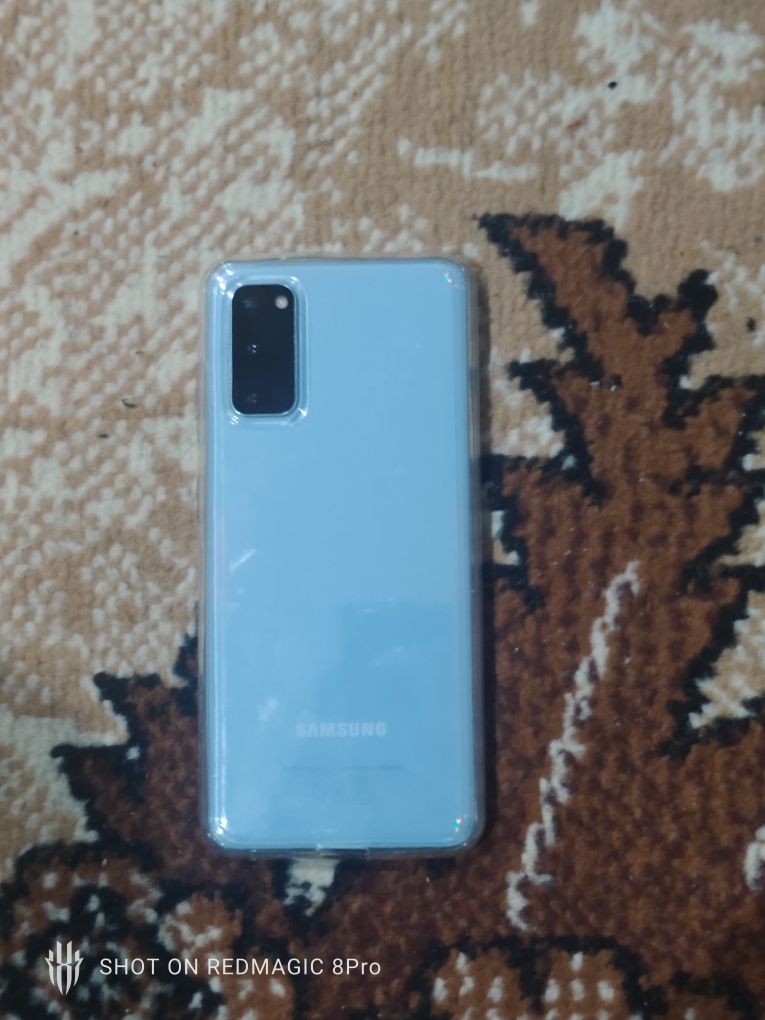 Samsung s20 има само лако забелешки