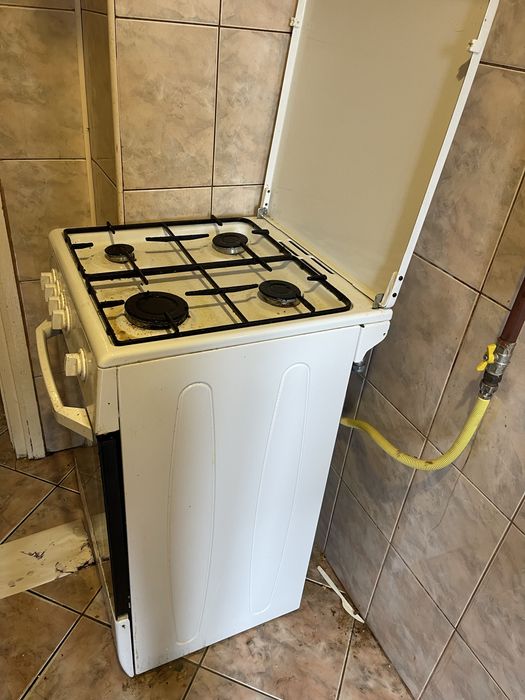 Aragaz cu 4 ochiuri si cuptor