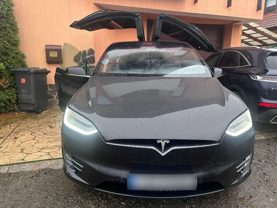 Tesla Model X 7 locuri