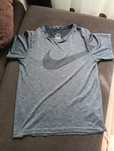 Vând tricou Nike