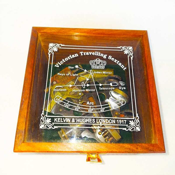 Луксозен бронзов секстант в дървена кутия