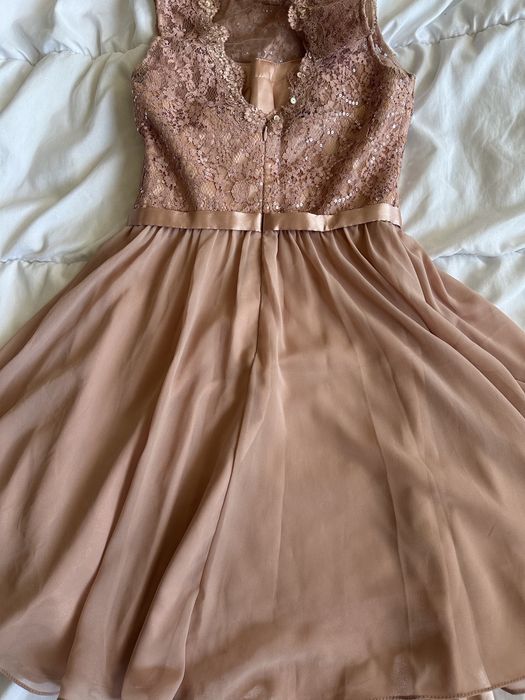 Официална рокличка.