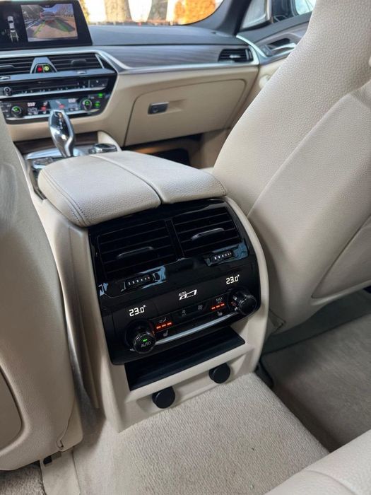 BMW Seria 5 BMW 540i X drive