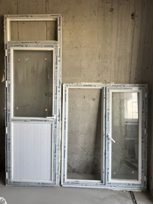 Балконная рама в сборе, стекла все в комплекте, пластиковые окна