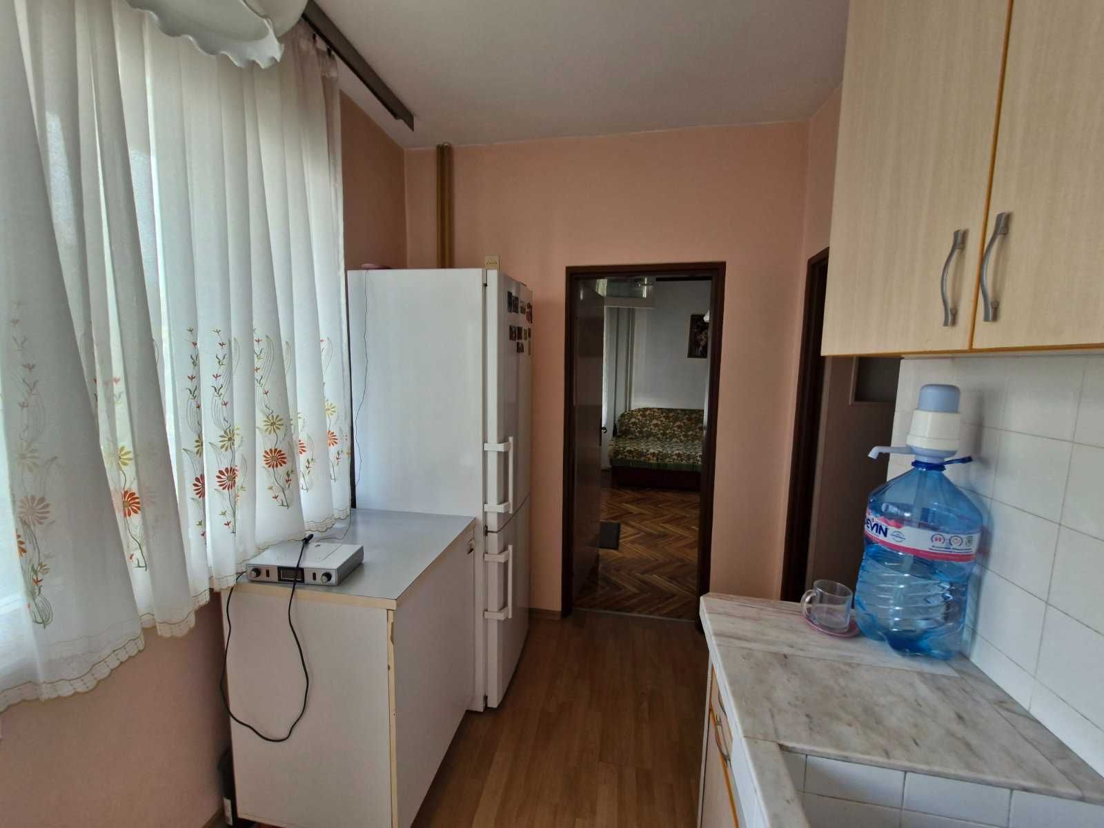 тристаен апартамент в саниран блок
