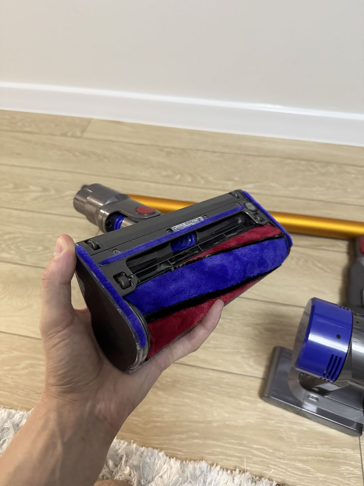 Aspirator Dyson V8 in stare buna