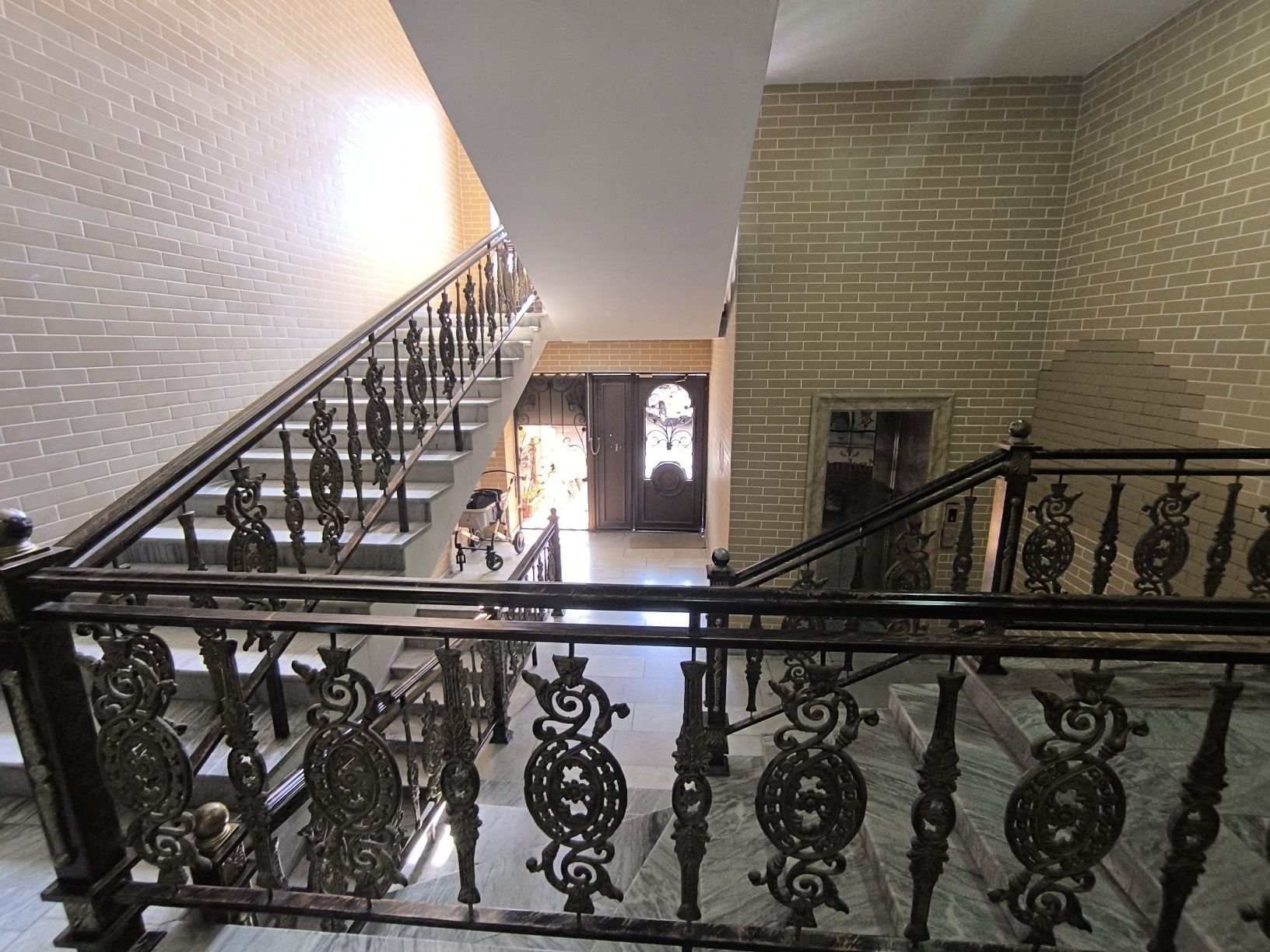Срочно продается 2 комнатная квартира в центре. Новостройка. Кадастр е