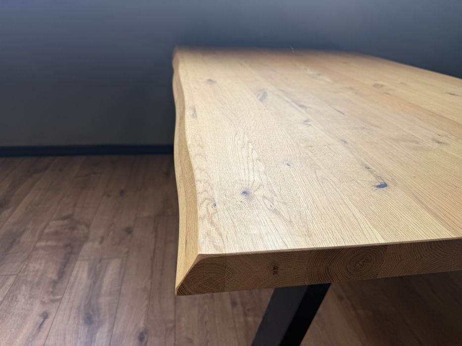 Трапезна маса от масив с метални крака(черен мат). Размери: 160/90/75