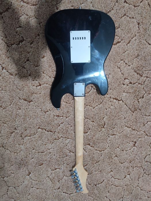 Продам электрогитару в хорошем состоянии