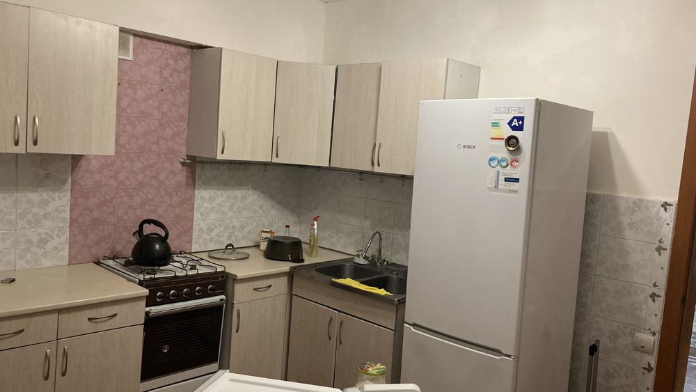 Продам 4 комнатную улучшенную квартиру в центре