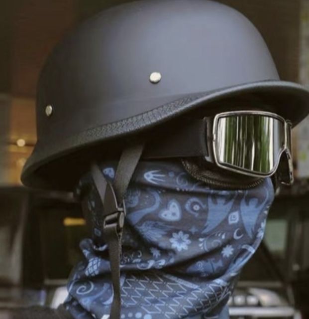 Каска мопед скутер