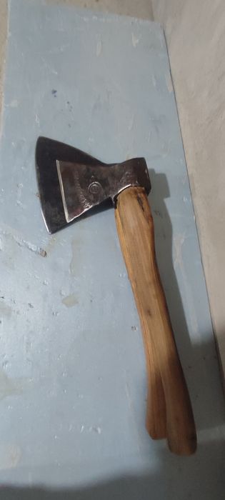 Болта сотилади. Тапор продаётся.