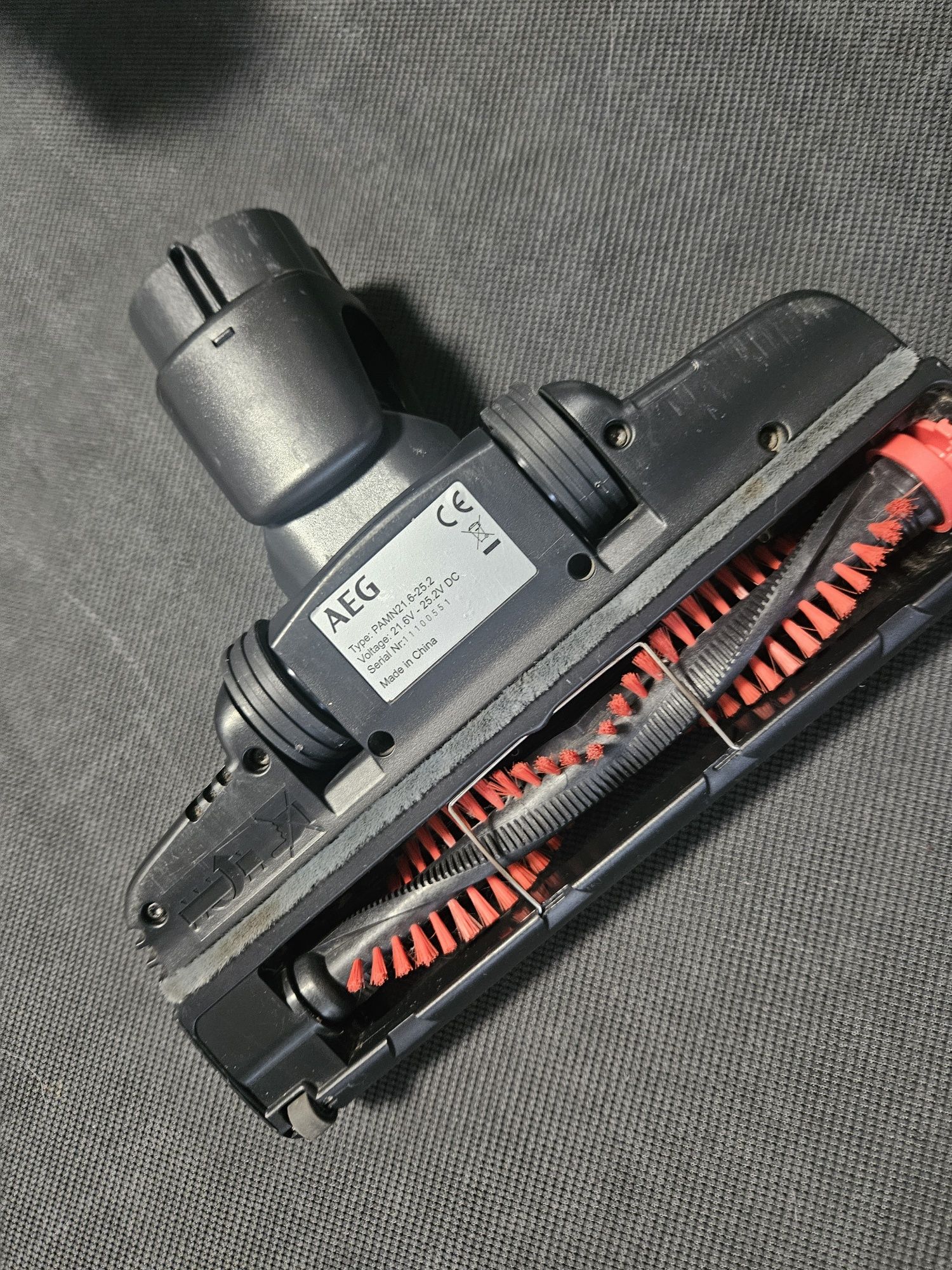 Вертикална прахосмукачка AEG  QX9
