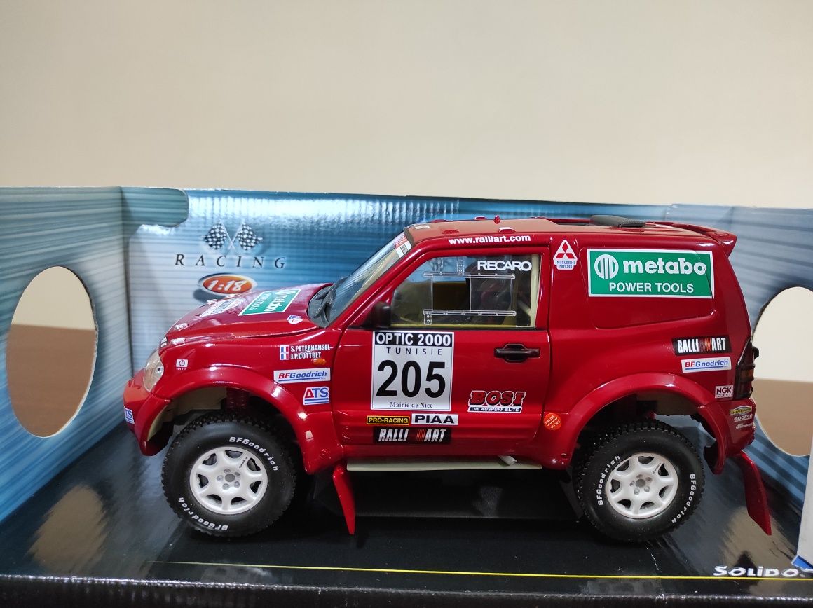 Machetă 1:18 Mitsubishi Pajero Rally, nouă în cutie.