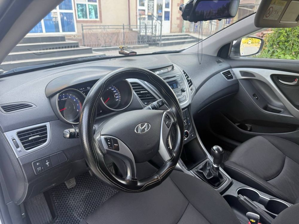 Elantra 2015 mexanika
