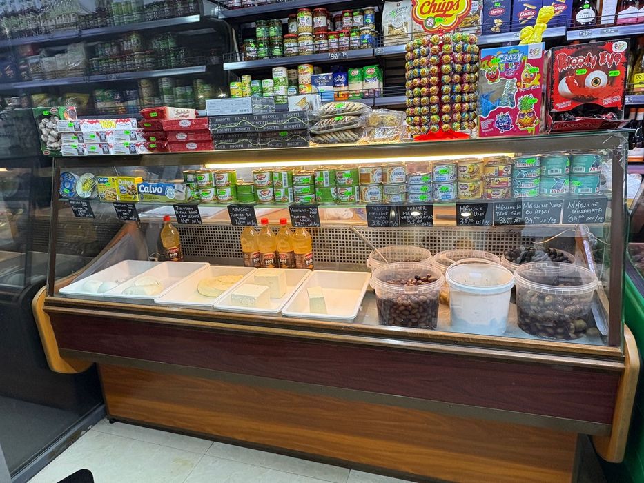 Vitrina mezeluri/ lactate / masline etc