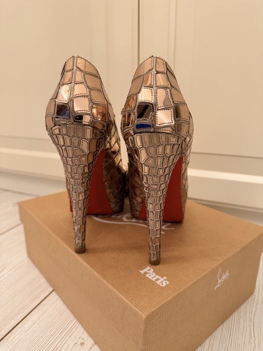 Pantofi Louboutin marime 38.5