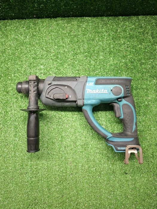Перфоратор на Makita DHR202
