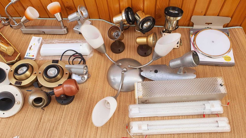 Spoturi cu bec sau LED, lampi, neoane,etc. pentru iluminatul in rulote