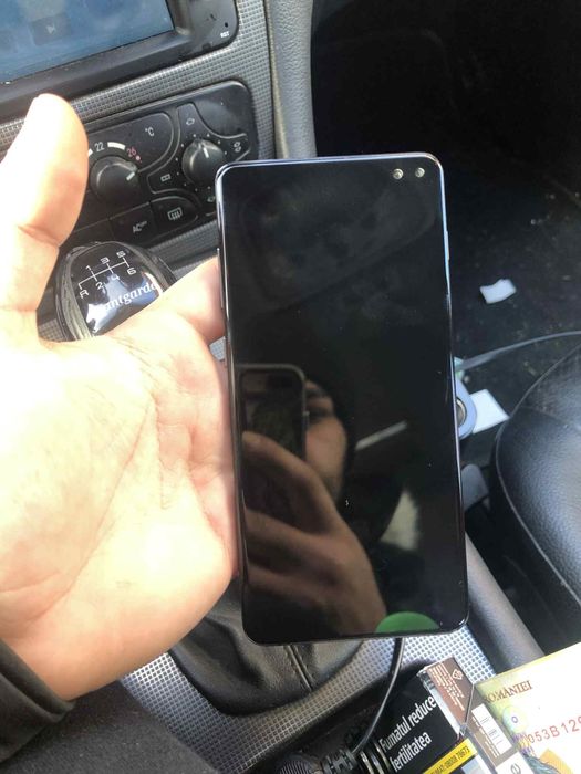 Iphone 8 plus /samsung S10 plus