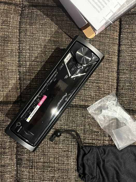 Чисто ново радио за автомобил Pioneer MVH-S100UB
