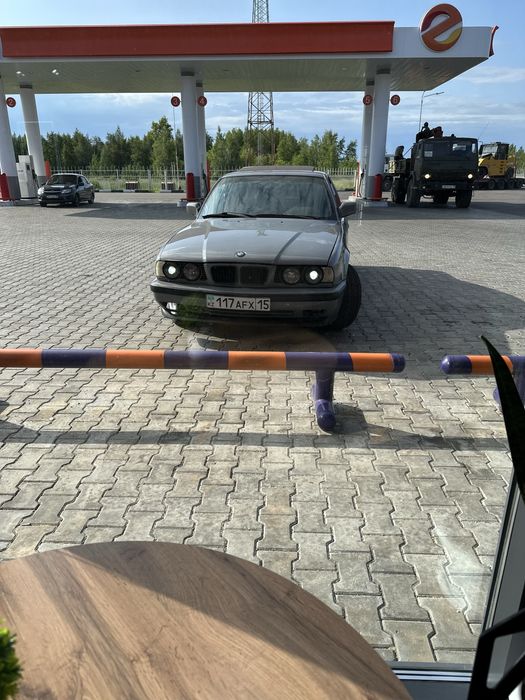 Продам бумера 525. 2.5 без ваноса двигатель коробка без нареканий торг