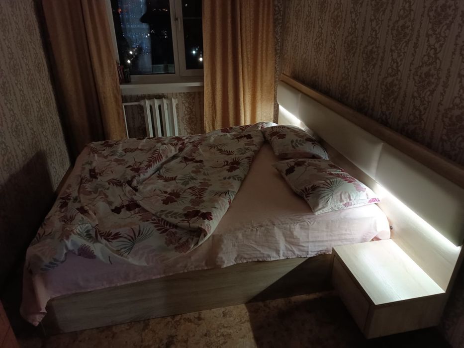 Продам двуспальную кровать