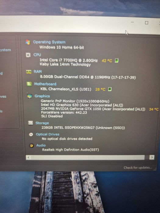 Acer 7 | i7-7700HQ | GTX 1050 |