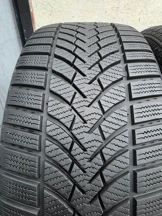 Vând două anvelope de iarna semperit 235 40 18  dot 2622