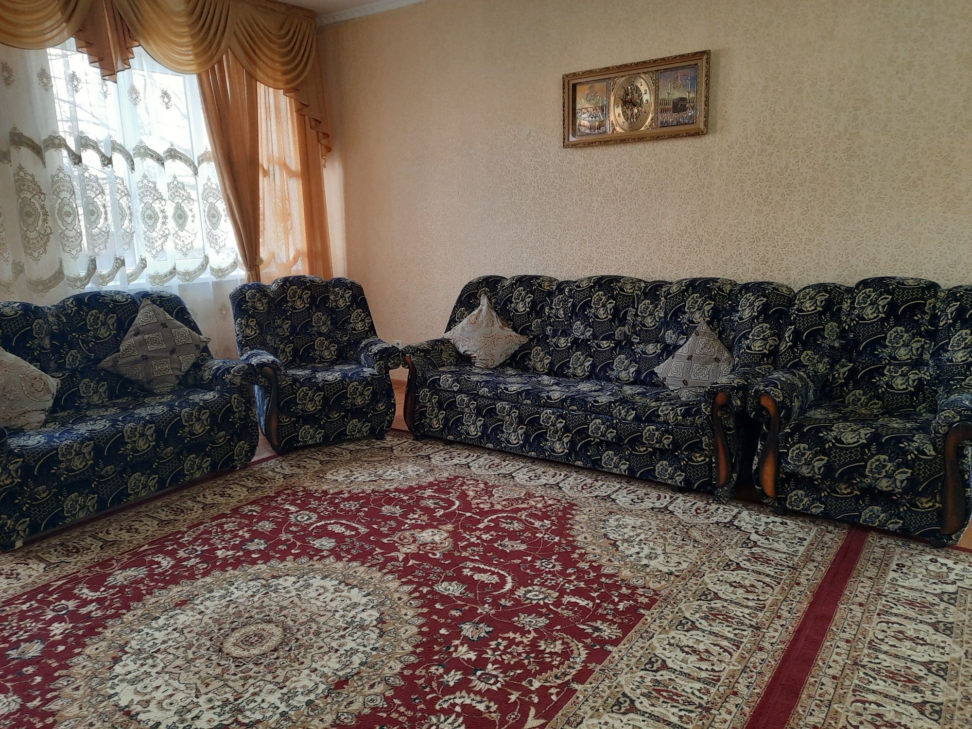 Продам 2 дивана и два кресла