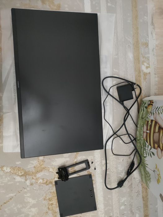 Монитор Xiaomi б/у (нету царапин)