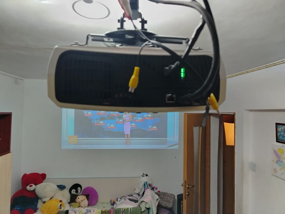 Vând video proiector Smart preț 650 fix