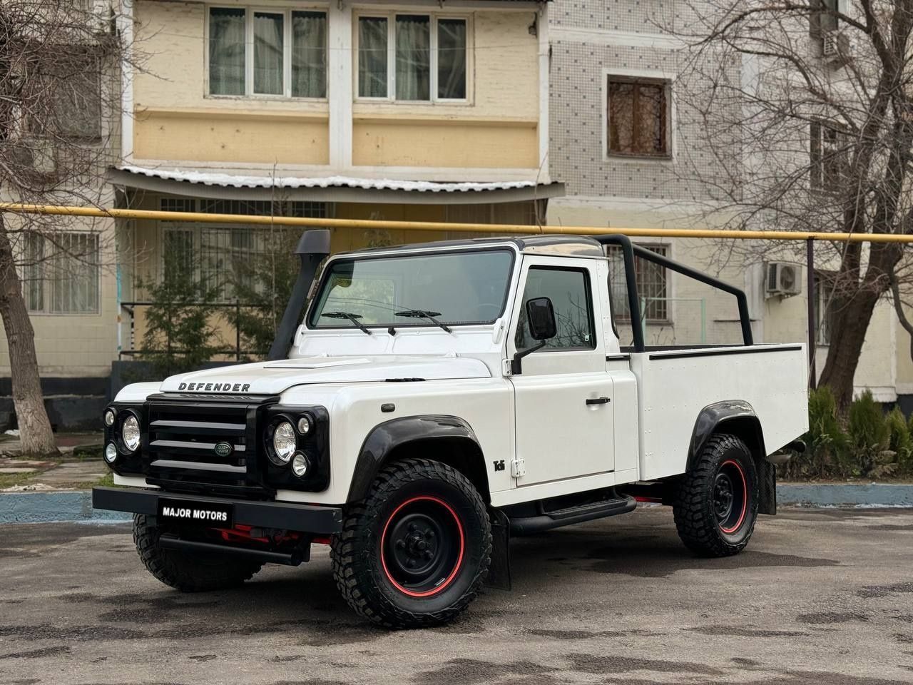 Land Rover Defender 110 pickup