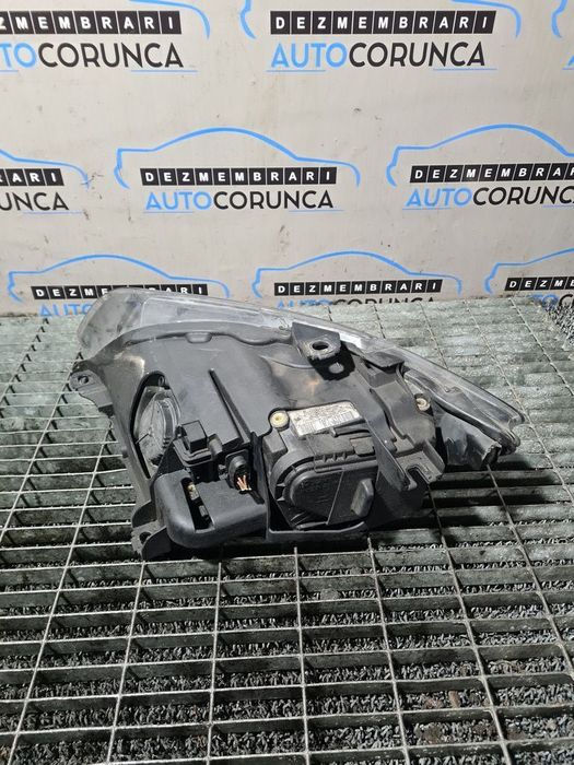 Far Dreapta Audi Q7 2005 - 2009 SUV 4 Usi (795) Fara xenon HALOGEN