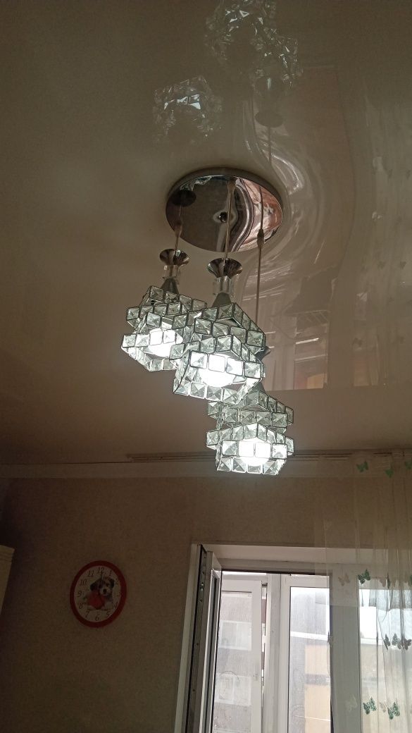 Срочно продам люстру