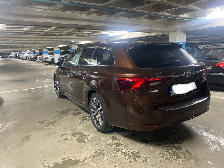 Toyota. Avensis.
