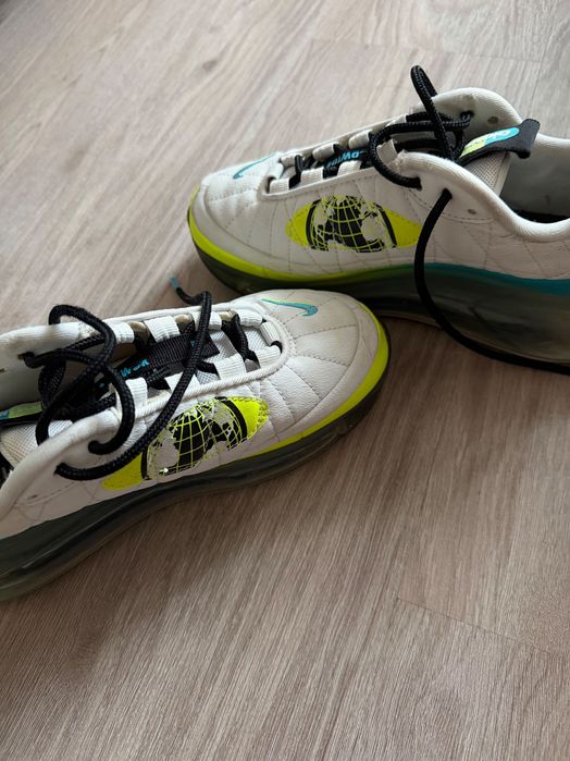 Обувки Nike.                   :