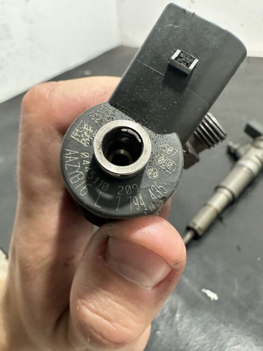 Injector injectoare BMW Seria 3 E90 320d m47 2.0 diesel 7794435