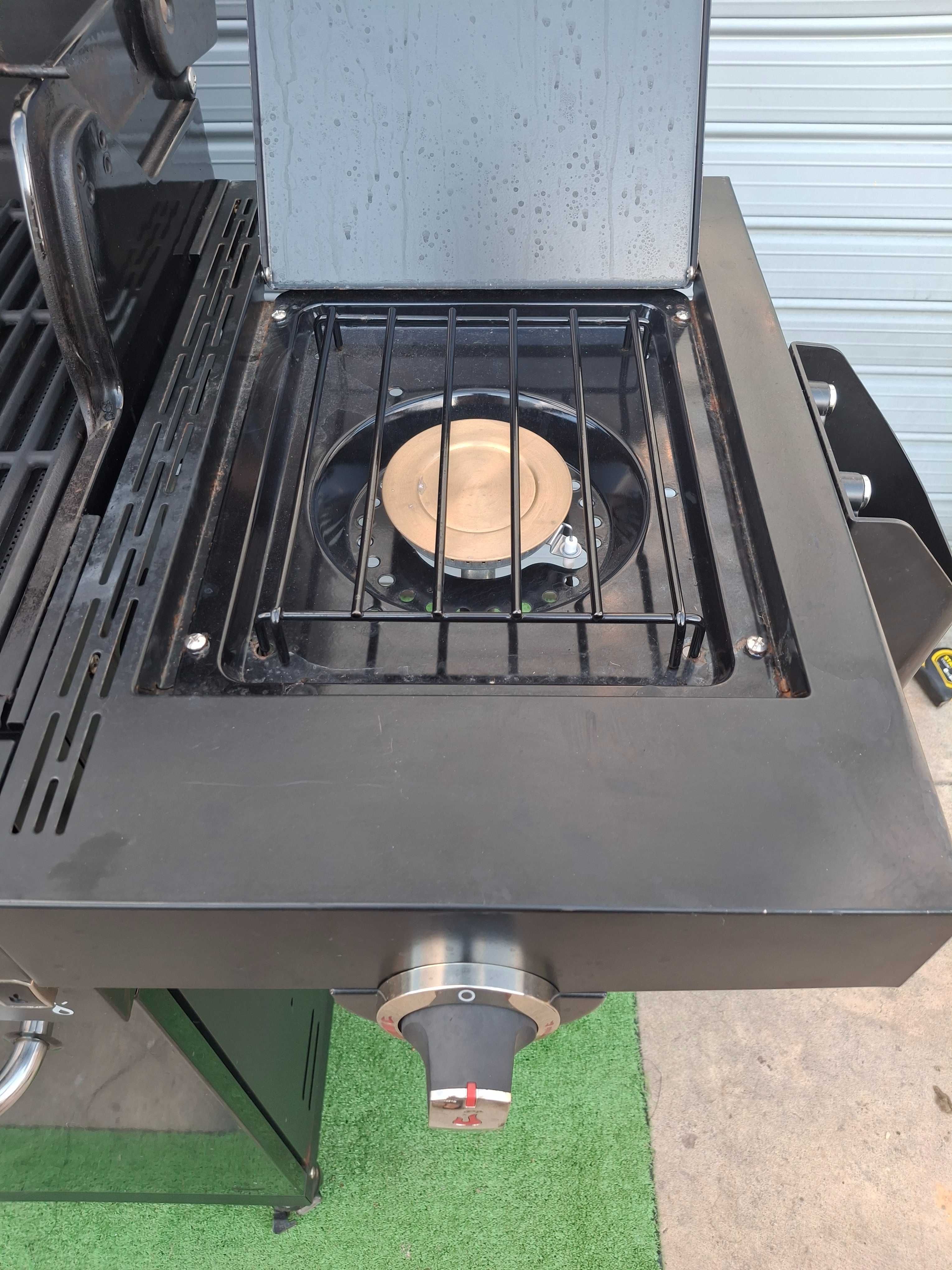 Газово барбекю Char-Broil Professional