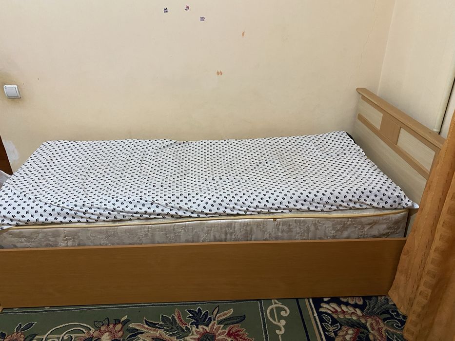 кровать для одного человека есть два варианта