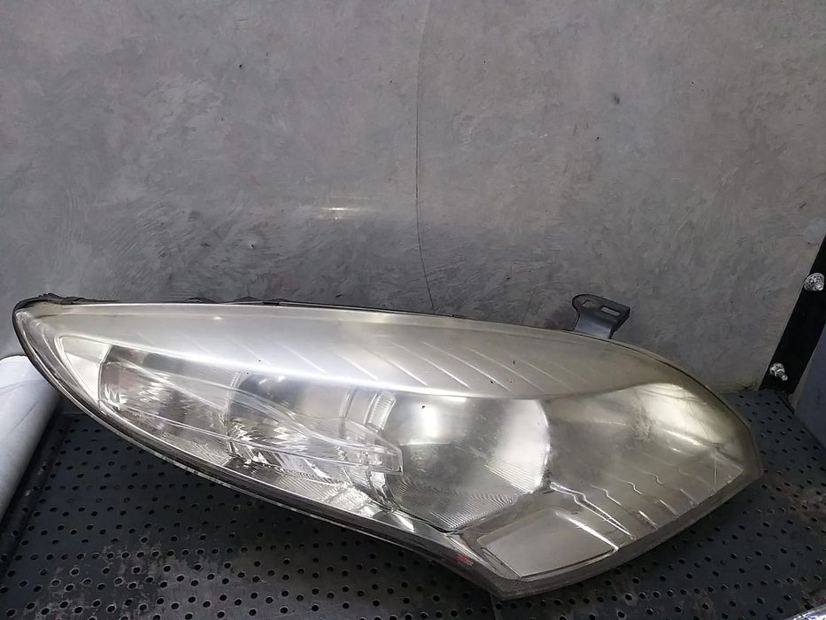 Far dreapta renault megane 3 260100017r 030124420200