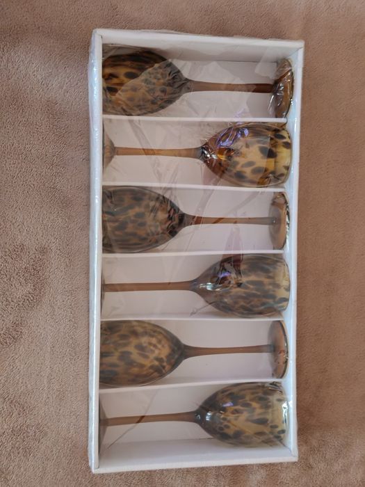 Сервиз 6 броя чаши за бяло вино, Амбър, кехлибар.