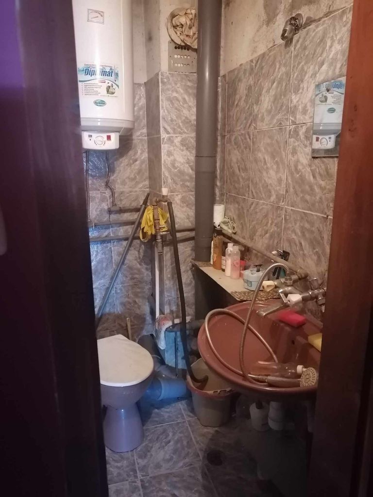 Дава се под наем Едностаен апартамент в Враца, Квартал 103 - 14 кв.м за 127.5 € - Снимка #5