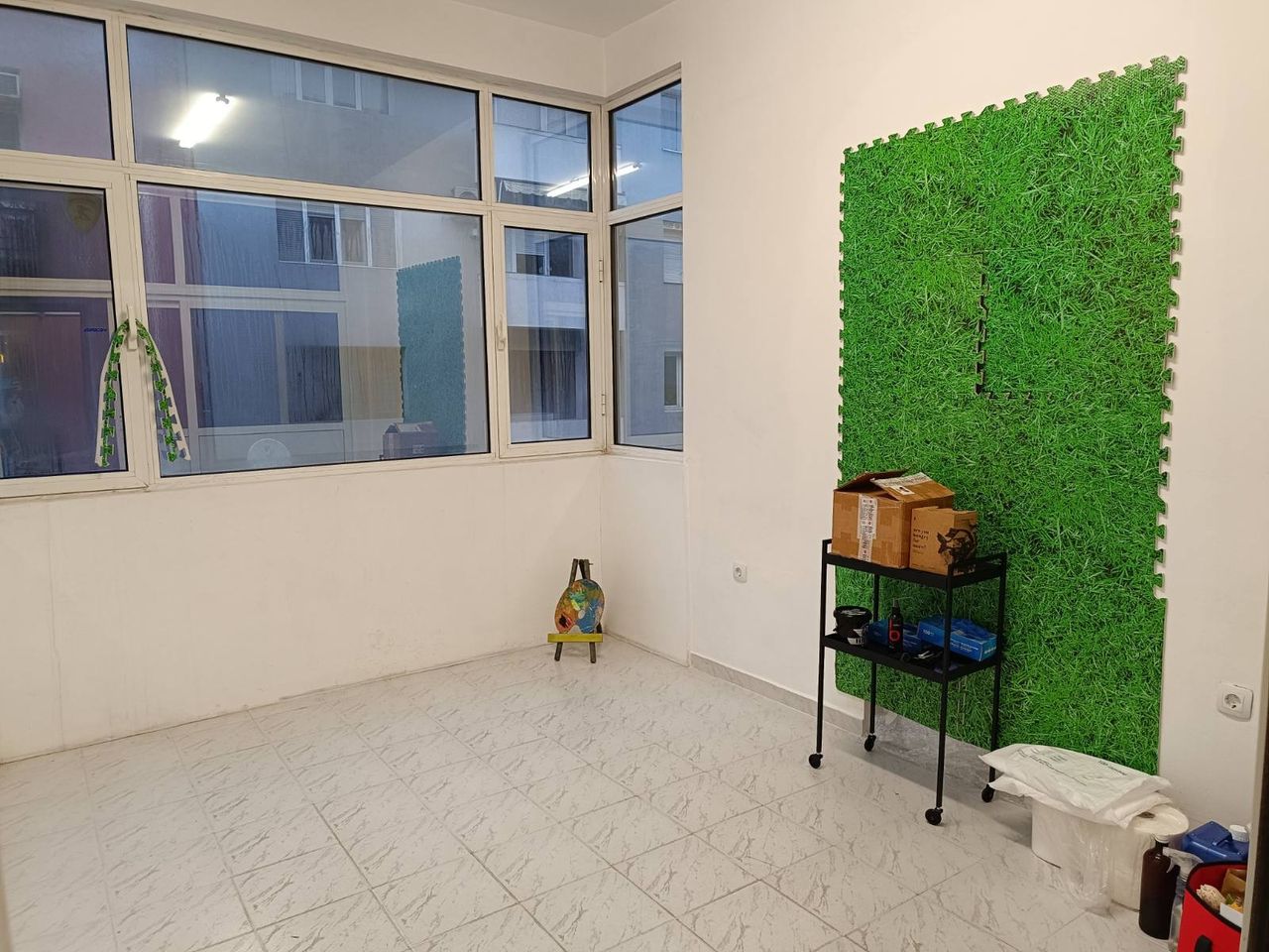 Дава се под наем Офис в Пловдив, Център - 17 кв.м за 153 € - Снимка #1