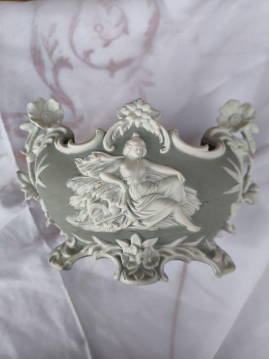 Jardiniera din portelan bisque