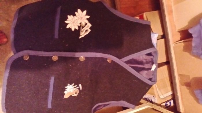 Продавам вълнено елече