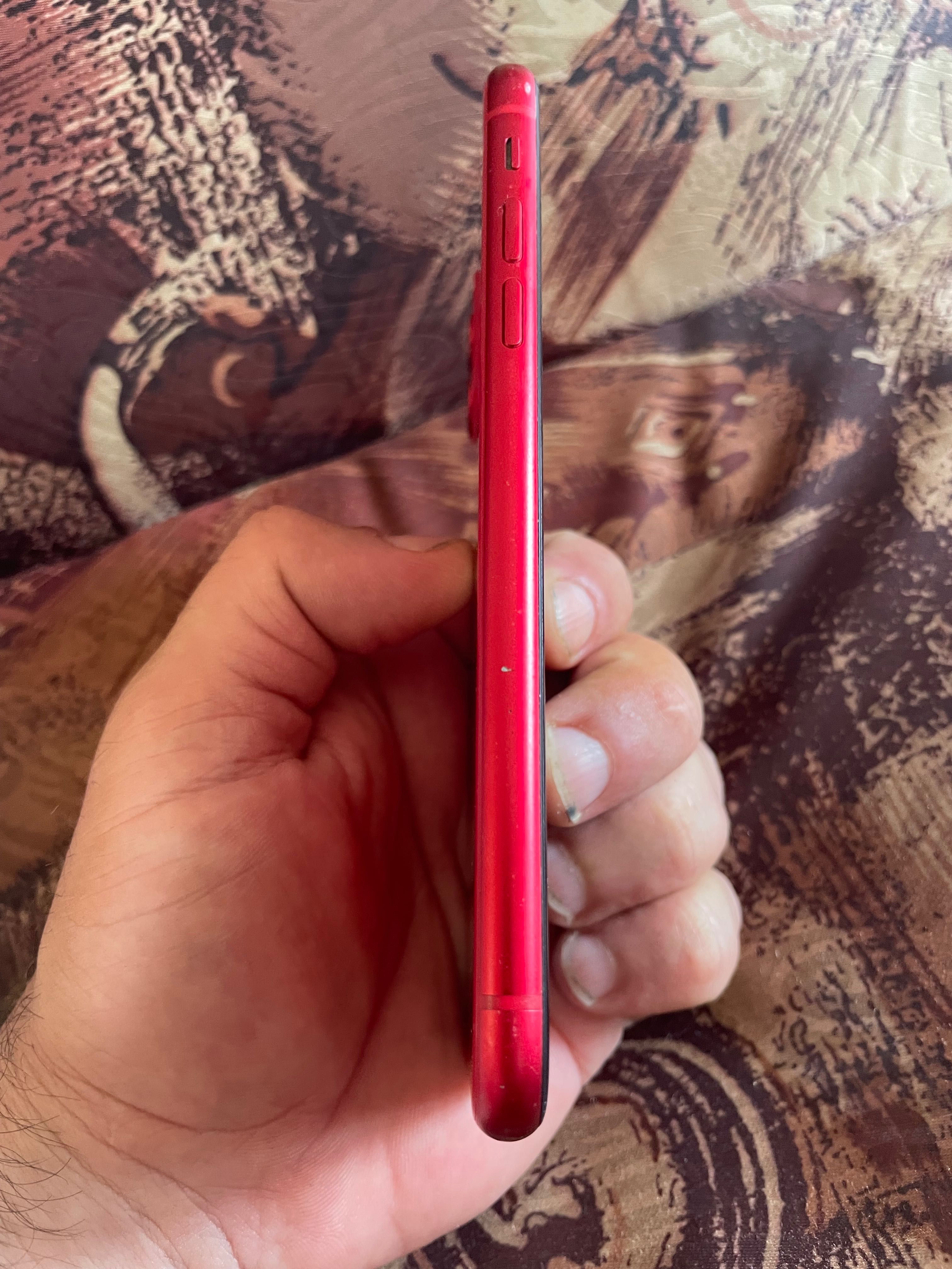 Айфон 11 Red -64 гб  Добро състояние нова батерия на 2 мес