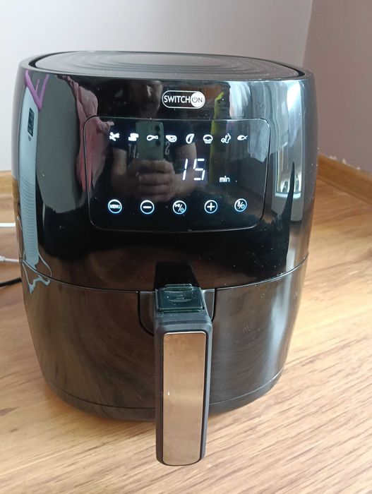 Малко употребяван Air fryer "Switch on"