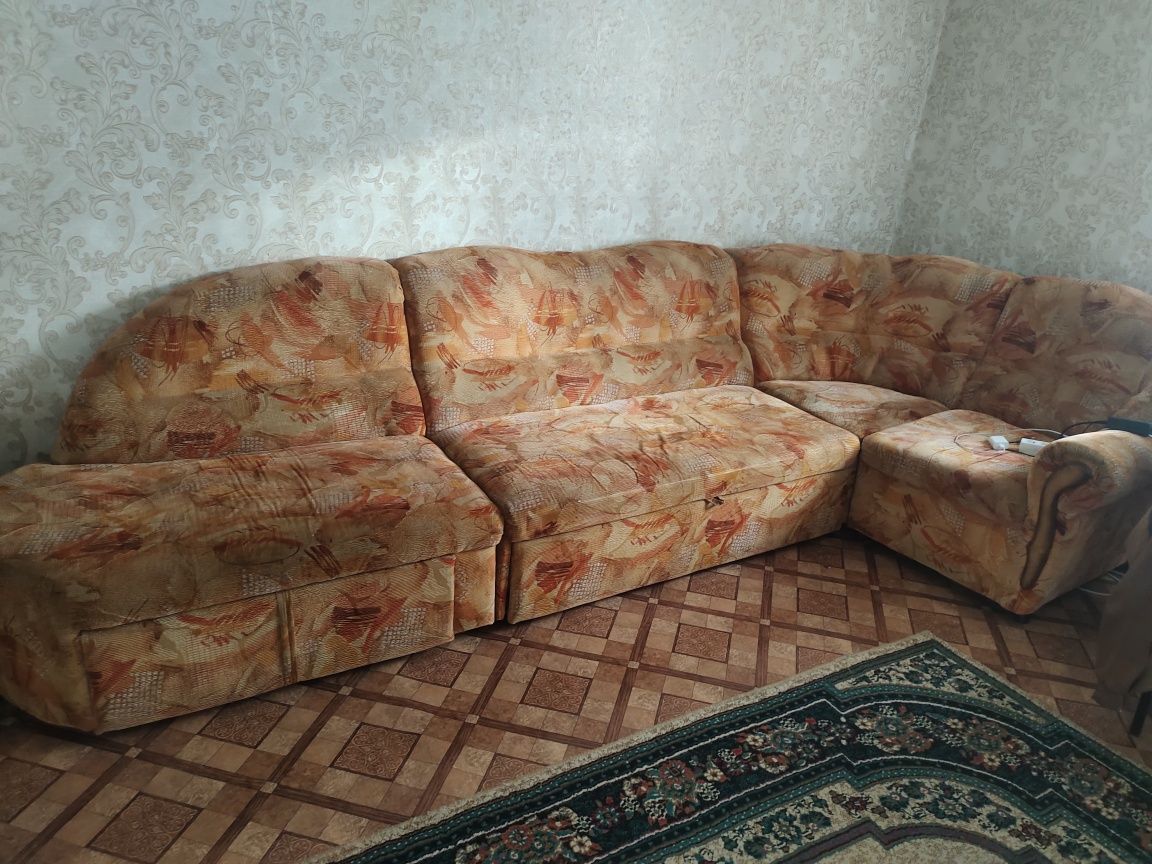 Продам диван,25000т. торг.