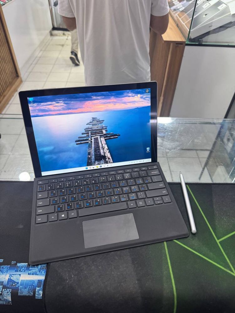 Ноутбук Microsoft Surface Pro 5 Intel Core i5-7 SSD 256GB ОЗУ 8GB